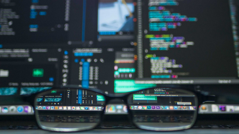 coding-computer-data-depth-of-field-577585